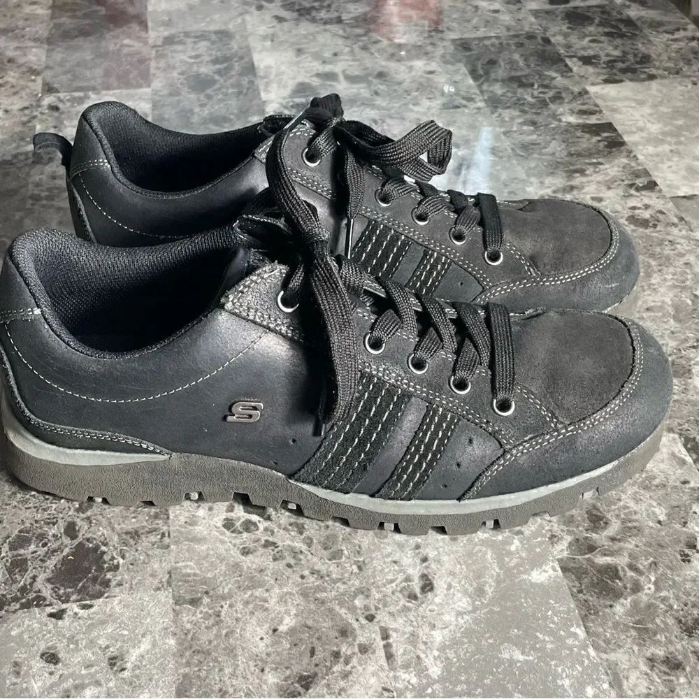 SKECHERS SHOES